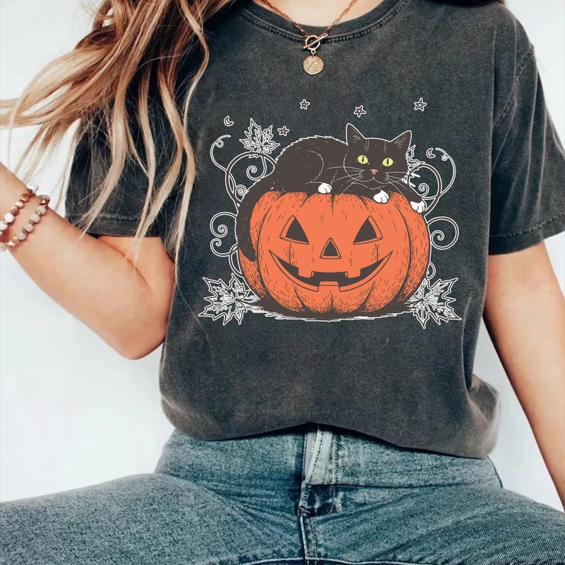 Cute Halloween Black Cat Short Sleeve Shirt, Spooky Pumpkin Halloween Tee, Trendy Halloween Crewneck Short Sleeve Shirt