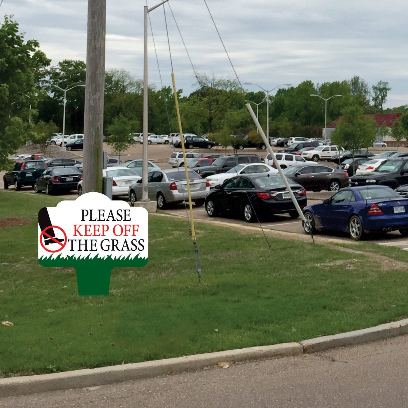 Stay Off Grass Yard Sign 10” x 14” - Rust-free Aluminum Off Grass Sign for Lawn